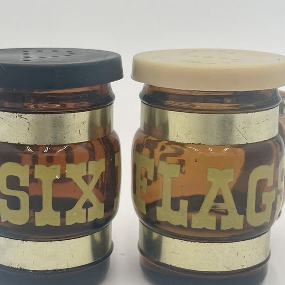 Vintage Six Flags Over Texas Barrel Mug Salt and Pepper Shaker Set - Picture 3 of 16